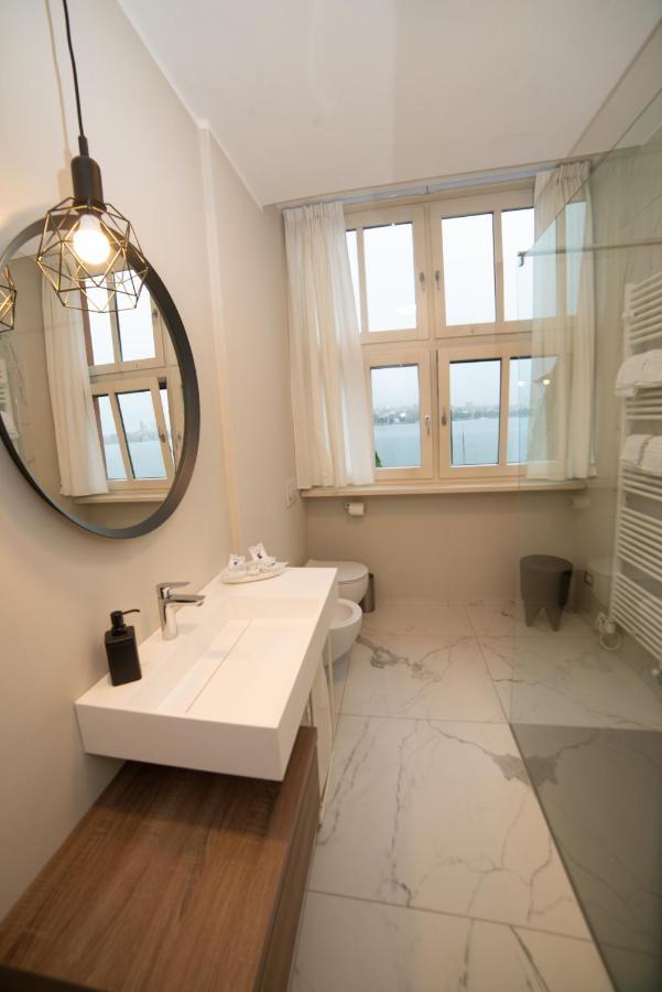 Little Marina Apartment Малграте Екстериор снимка