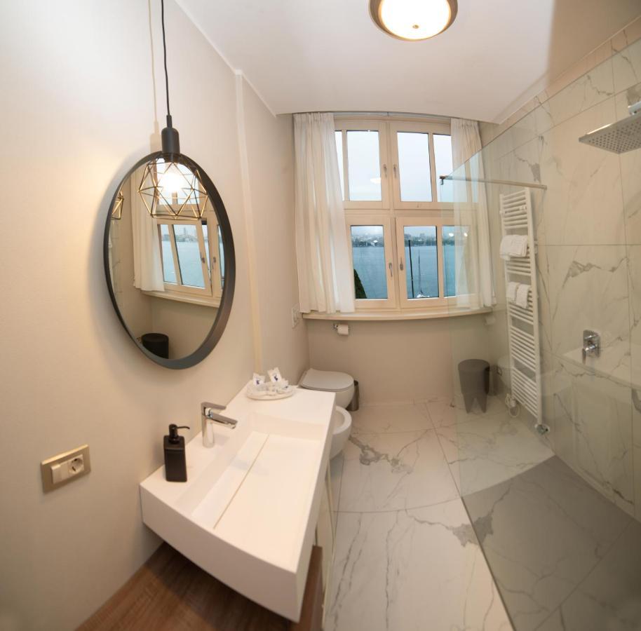 Little Marina Apartment Малграте Екстериор снимка