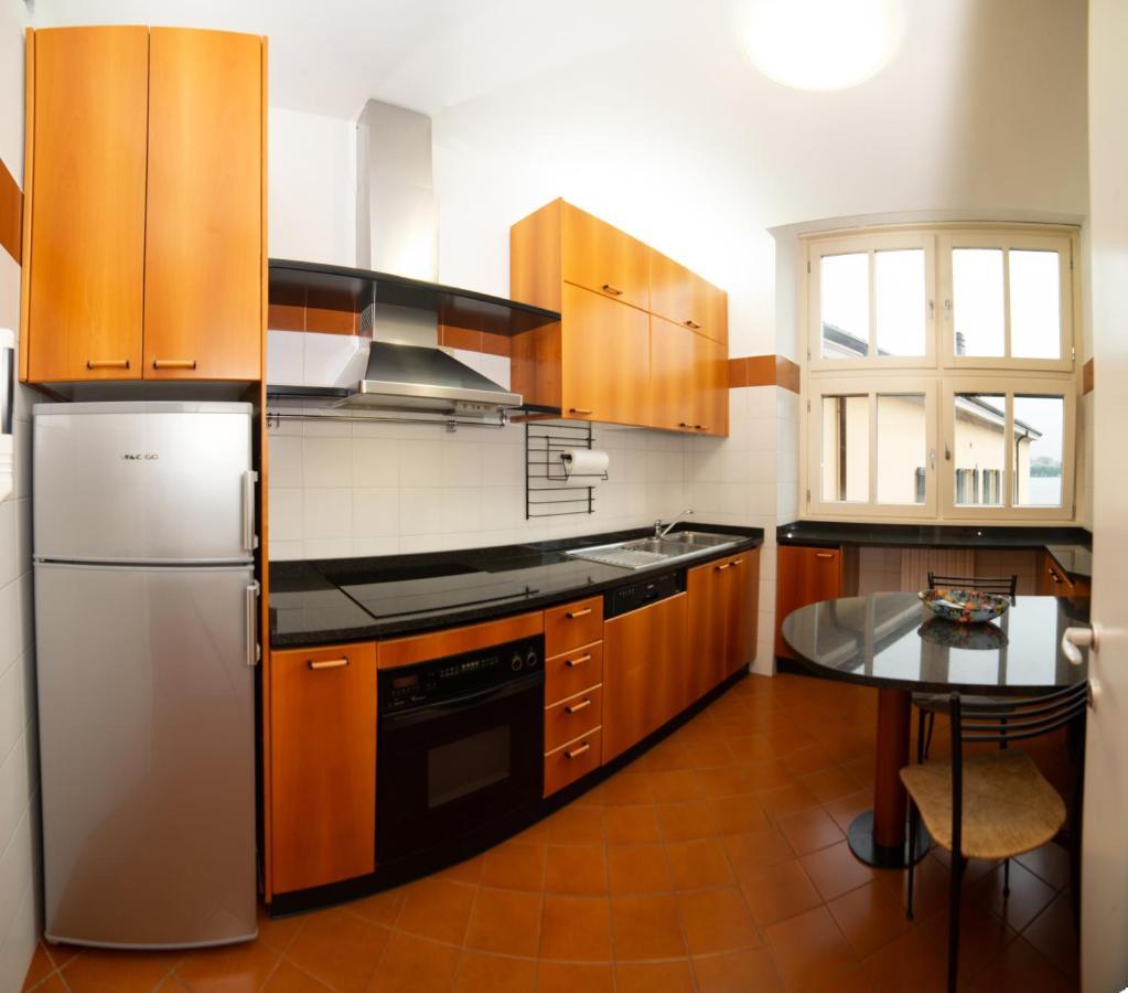 Little Marina Apartment Малграте Екстериор снимка