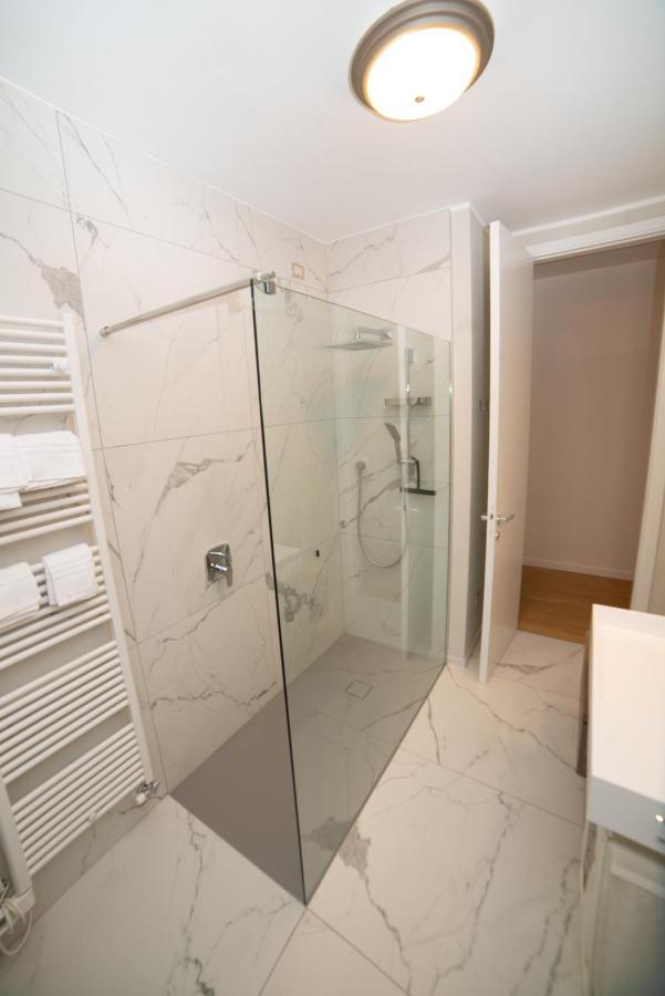 Little Marina Apartment Малграте Екстериор снимка