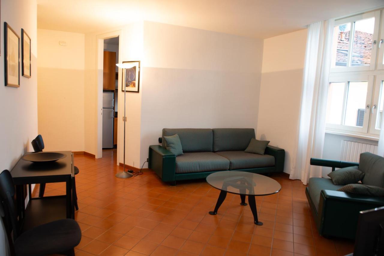Little Marina Apartment Малграте Екстериор снимка