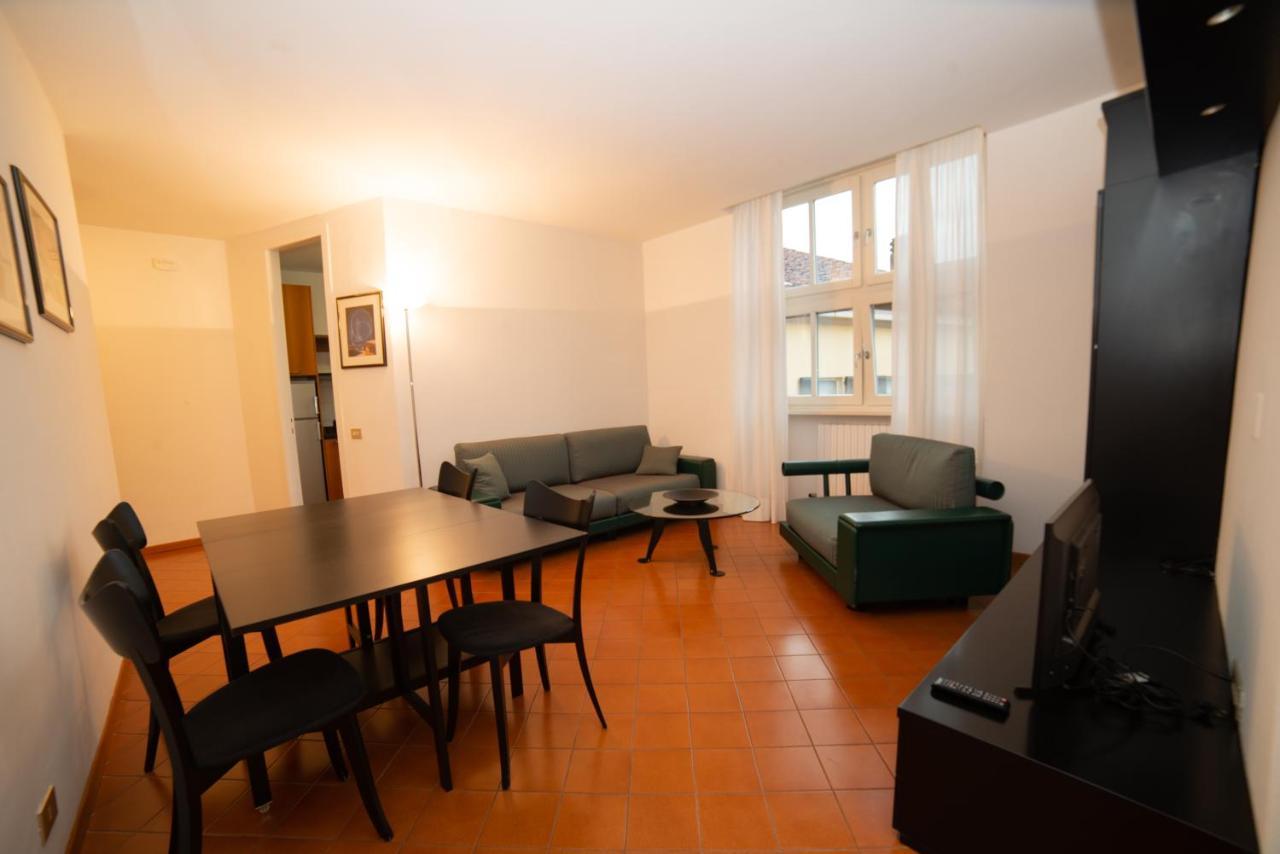 Little Marina Apartment Малграте Екстериор снимка